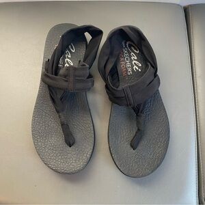 Cali From Skechers Yoga Foam Sandals Black Fabric Thong Women’s Size 6.5